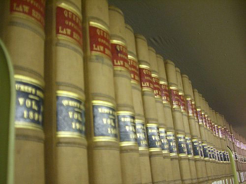 Several legal texts are ordered across several shelves.